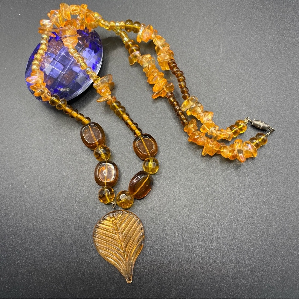 Glass Beads & Natural Stone Chips With Glass Leaf Pendant Necklace